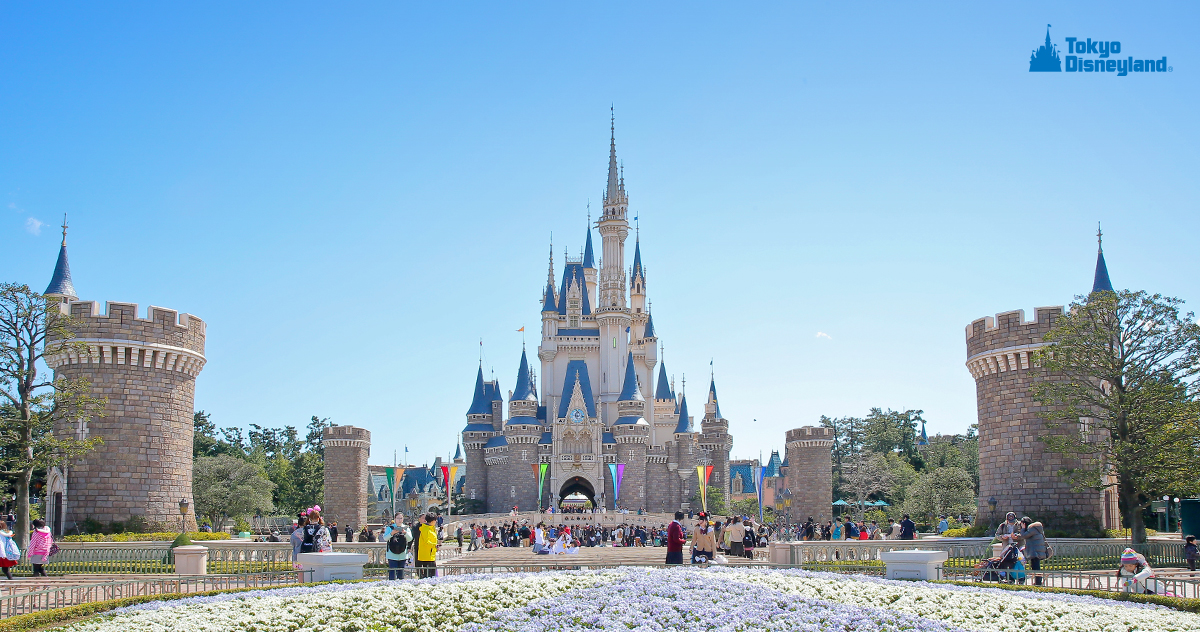 パナソニックは、東京ディズニーランド®／東京ディズニーシー®の夢と感動を応援しています。