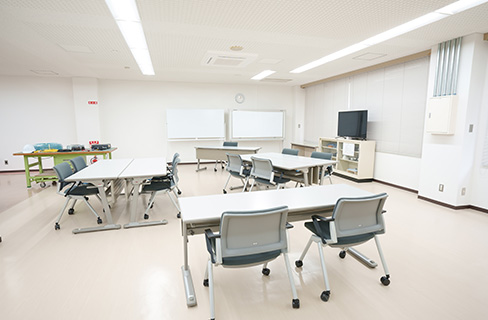 写真：中研修室兼実習室イメージ
