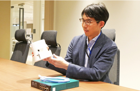 もし天井にスイッチングハブを設置することができたら...「できたらいいな」の実現に挑戦しました