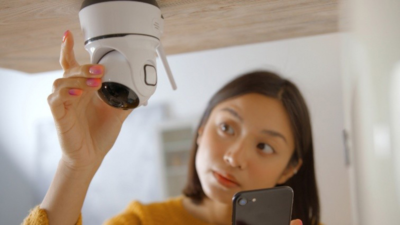 スマホで防犯カメラの映像を遠隔監視する際に必要な機器