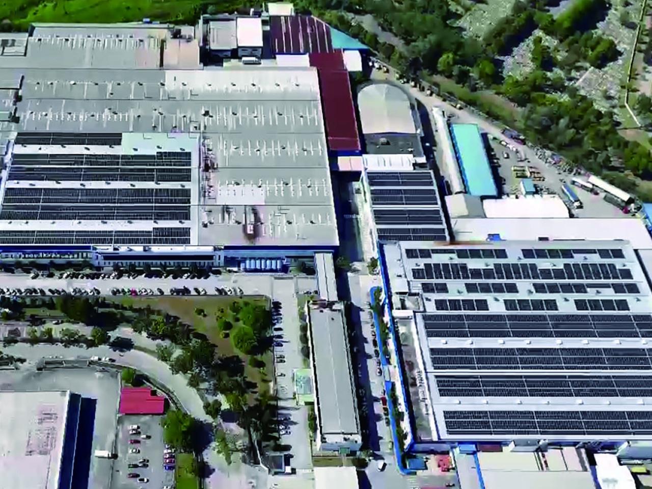 太陽光発電システムを導入したパナソニックAPエアコンマレーシアの工場外見