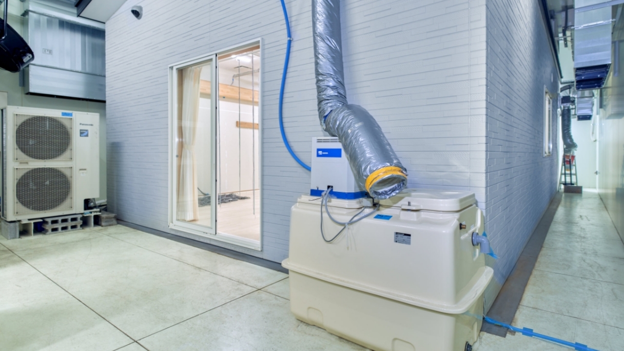 人工雪を降らせた環境下での室外機の着雪・暖房性能試験