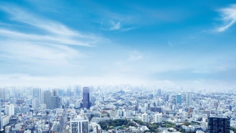 都市と青空の画像