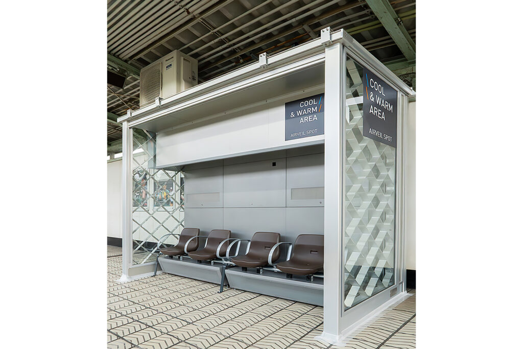 扉のない駅待合ブース(Osaka Metro中央線朝潮橋駅)