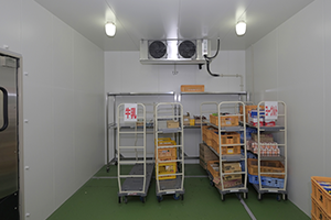 プレハブ冷蔵庫内