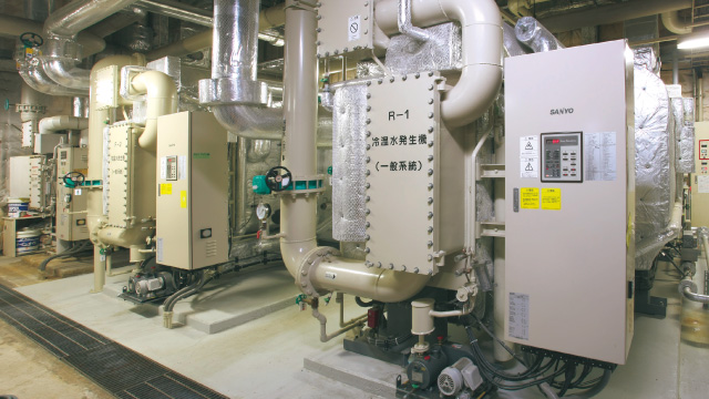 南館:ガス吸収冷温水機