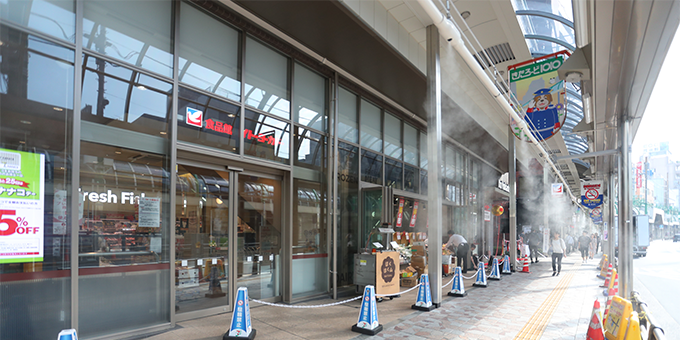 北千住駅西口美観商店街アーケードの写真