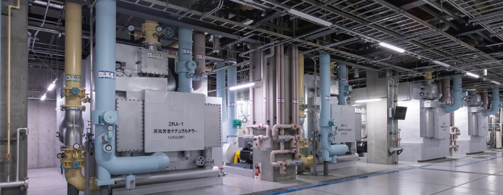 設置写真：蒸気二重効用 吸収冷凍機、蒸気焚ジェネリンク