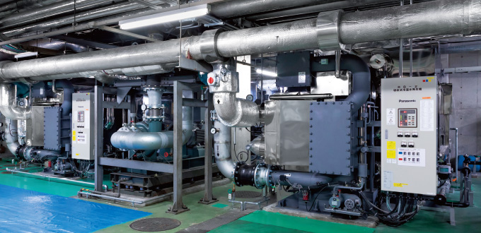 設置写真：ガス焚直火二重効用吸収冷温水機