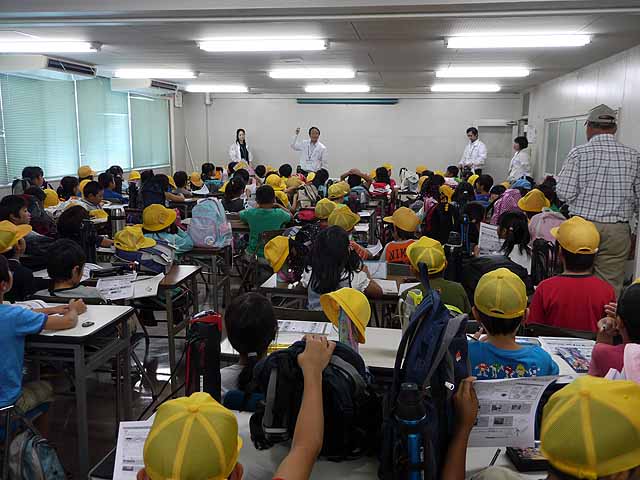 小学生の工場見学