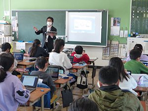 授業ではタブレットとして活用(授業用ネットワークにアクセス)