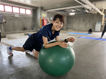 中村選手とバランスボール