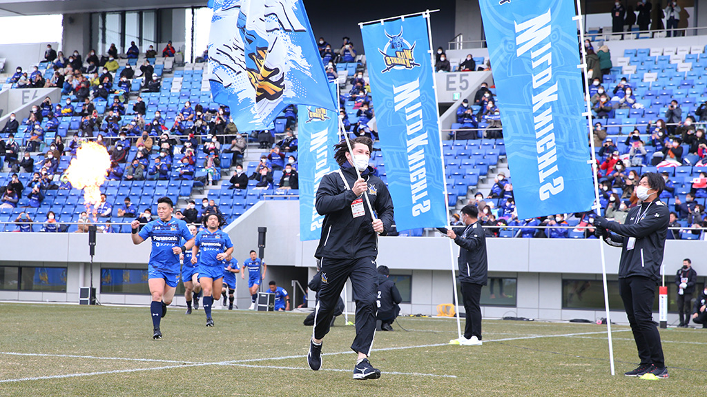 入場、ヒーナン選手