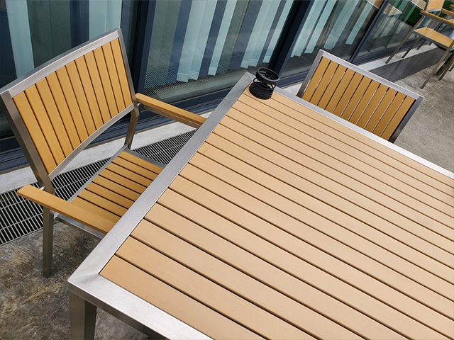 キャップラガーズテラス席のイメージ(1階テラス 後方テーブル席)