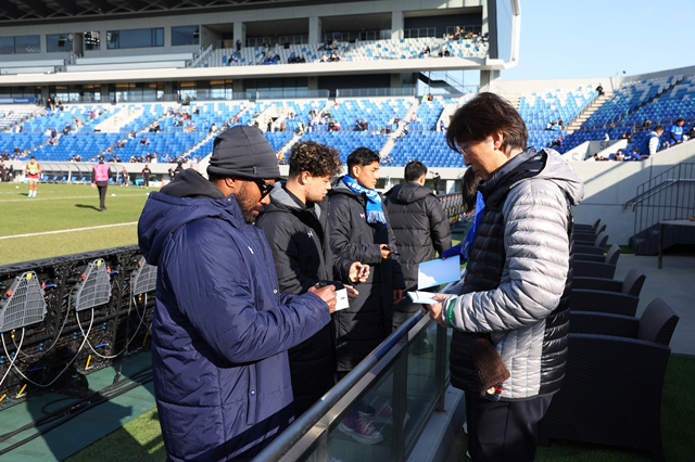 キャップラガーズテラス席のイメージ(1階テラス 前方椅子席)