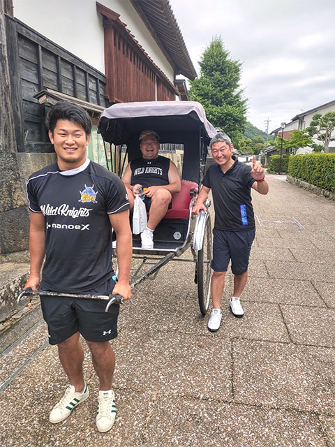 人力車は渡部社長(右)が私物をご用意くださりました!